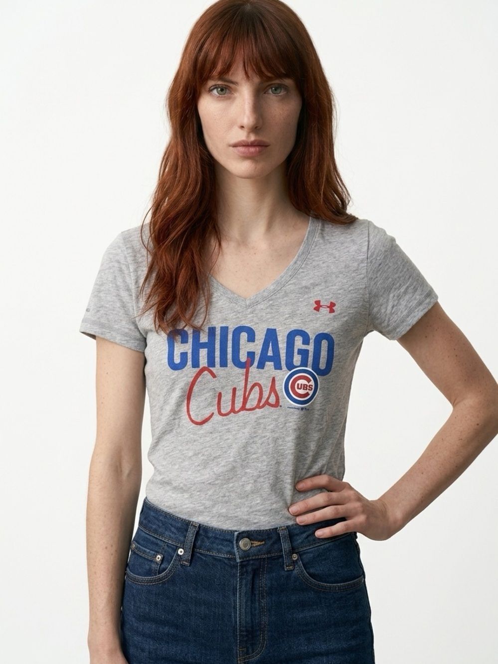 UNDER ARMOUR | CHICAGO CUBS Gray V-Neck Graphic Tee Short Sleeve Women’s Size M